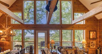Cloud 9 `Spectacular Mountain View` Hot Tub|PETS OK