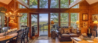 Cloud 9 `Spectacular Mountain View` Hot Tub|PETS OK