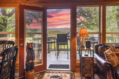 Cloud 9 `Spectacular Mountain View` Hot Tub|PETS OK