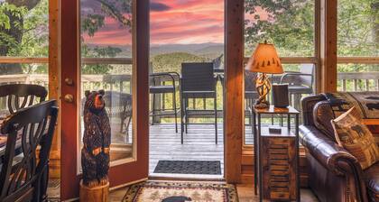 Cloud 9 `Spectacular Mountain View` Hot Tub|PETS OK