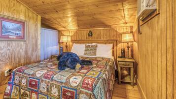 3 bedrooms, iron/ironing board, travel cot, WiFi