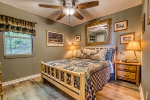 3 bedrooms, iron/ironing board, travel cot, WiFi - Cloud 9 `Spectacular Mountain View` Hot Tub|PETS OK (Cleveland)