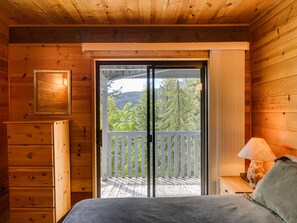 3 soverom, strykejern/-brett, wi-fi og sengetøy