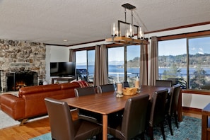 Dining - South Whidbey canal front, Indoor sauna, jacuzzi; community beach, kayaks! (Clinton)