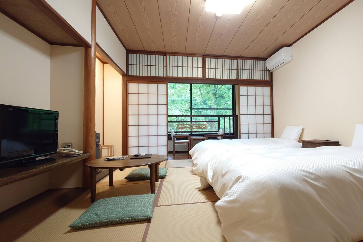 Phòng 2 giường đơn truyền thống, không hút thuốc, phòng tắm dùng chung (Japanese style) | Két bảo mật tại phòng, truy cập Internet không dây miễn phí 