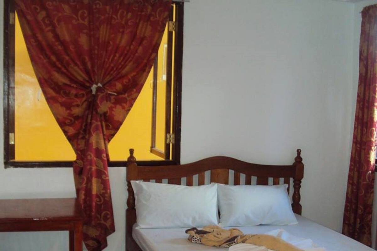 Camera doppia, 1 letto matrimoniale | Una scrivania