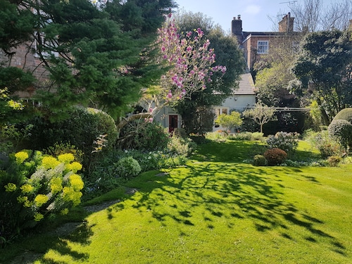 Beautiful large Georgian house with a big garden. Perfect for a family or two!