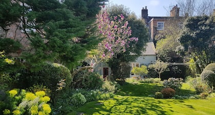 Beautiful large Georgian house with a big garden. Perfect for a family or two!