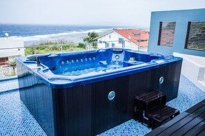 ラグジュアリー ヴィラ 禁煙 オーシャンビュー (Up to 15 People) | ジェットバス