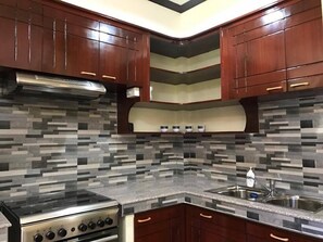 대용량 냉장고, 오븐, 쿡탑, 전기 주전자