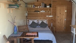 A cozy cabin-style room with a bunk bed, a small desk with a chair, and shelves with books and decorative items. - An off-grid cabin for two, with views of the Els Ports Mountain range   (Tivenys)