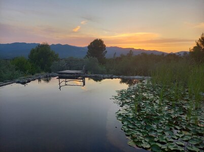 An off-grid cabin for two, with views of the Els Ports Mountain range