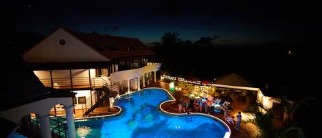 Seasonal outdoor pool, pool umbrellas