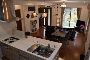 Fridge, microwave, stovetop, coffee/tea maker - The Pool Resort Villa Hasta Manana (Onna)