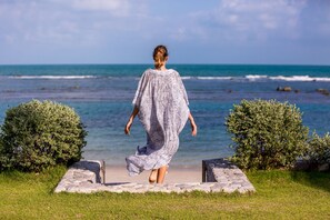On the beach, beach towels, beach massages, beach bar - Villa SeaNest Samui (Koh Samui)