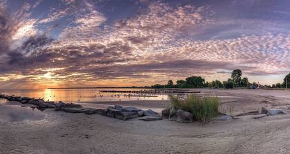 Beautiful apartment on the Baltic Sea overlooking marina