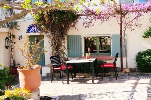 屋外ダイニングエリア