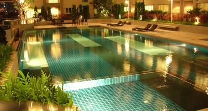 APARTMENT NEAR HISTORIC CENTRE OF BANGKOK IN LUXURY RESIDENCE WITH POOL