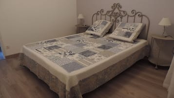 3 bedrooms, iron/ironing board, WiFi