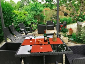 Outdoor dining - French countryside small village nature calm NW beaches Amiens Paris WWI 100m² (Fossemanant)