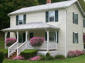 Exterior - GRANDMAS VACATION HOME ON REEDS  CREEK, WV No WiFi or cell service. No hottub!! (Franklin)