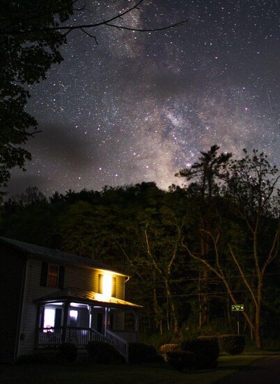 GRANDMAS VACATION HOME ON REEDS  CREEK, WV No WiFi or cell service. No hottub!!