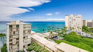 A multi-story hotel with balconies overlooking a beach and ocean. - True Top Floor Penthouse Residence with 360 Degree Views & A/C (Honolulu)