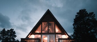 A-Frame Cabin met loft en uitzicht op 1. 5 hectare in het Coconino National Forest