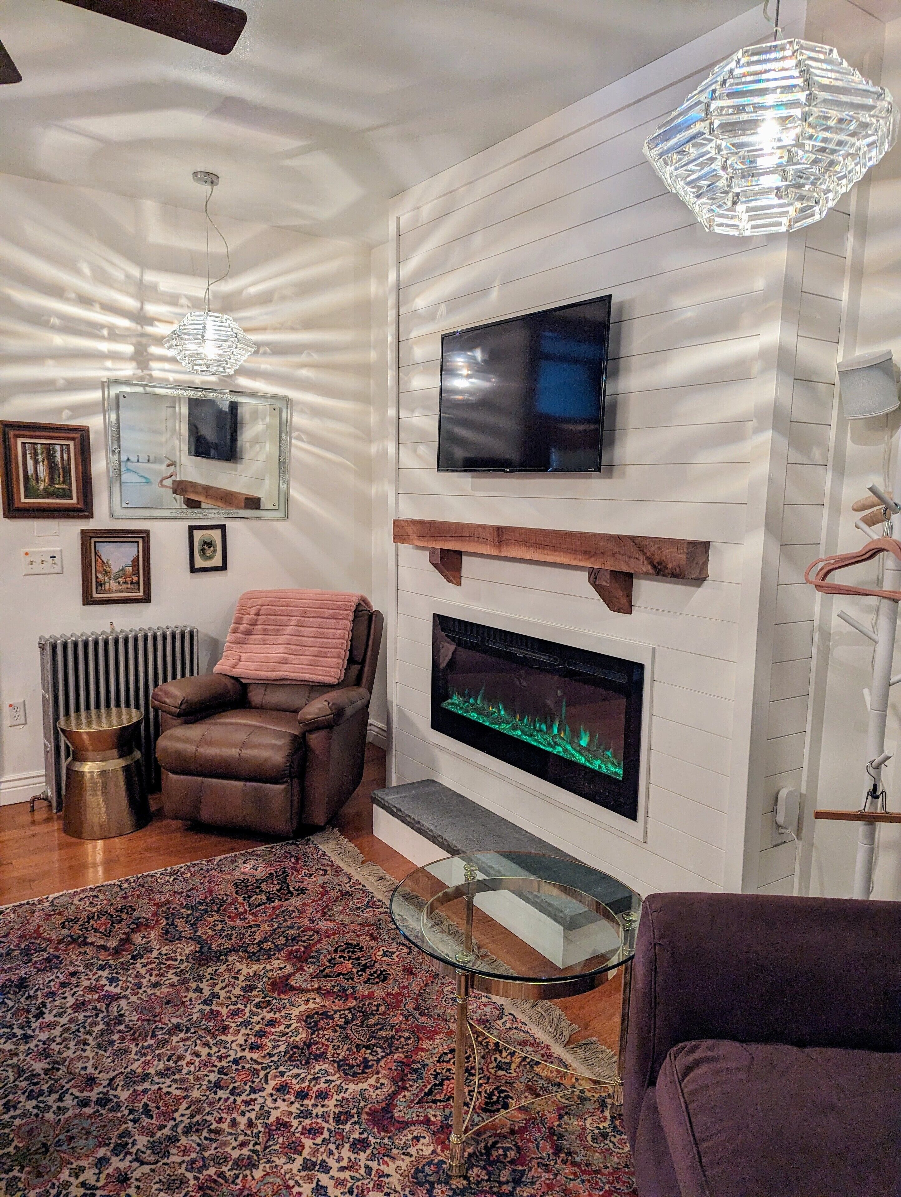 Smart TV, fireplace, Netflix, books