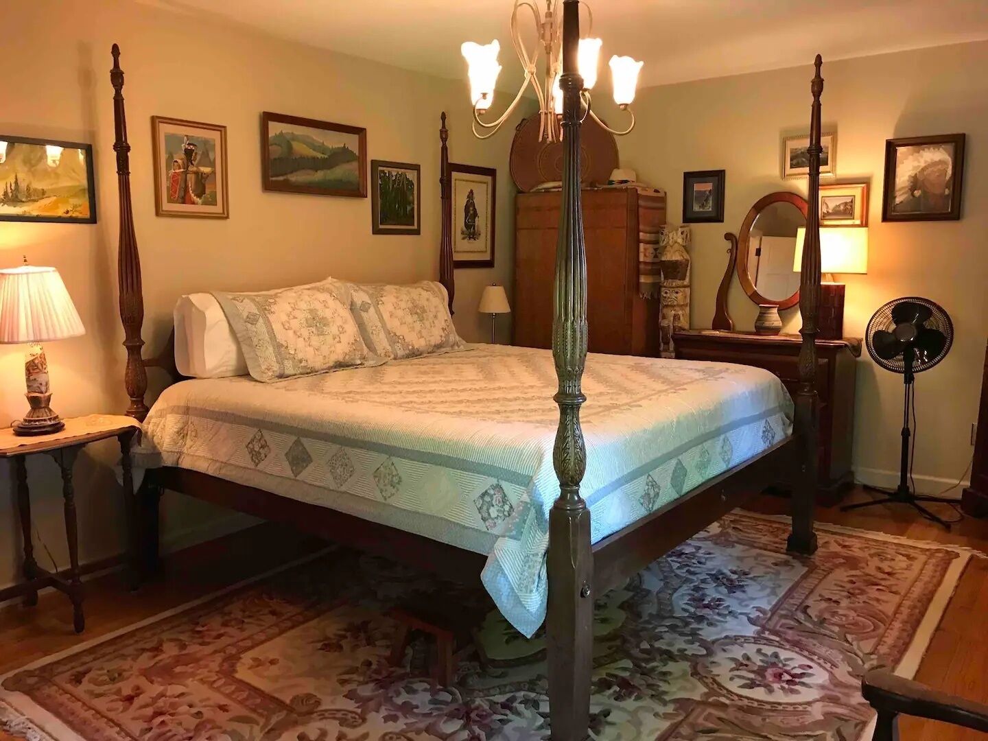 2 bedrooms, memory foam beds, desk, iron/ironing board