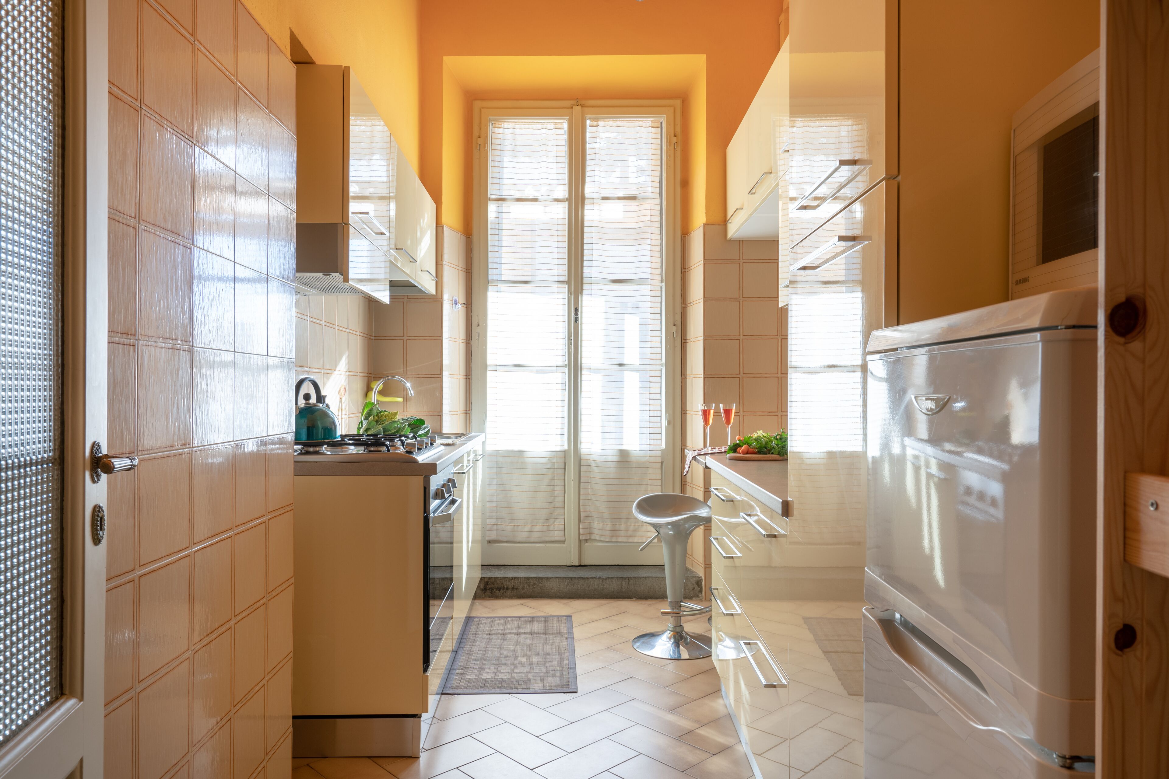 雪櫃、微波爐、焗爐、爐具