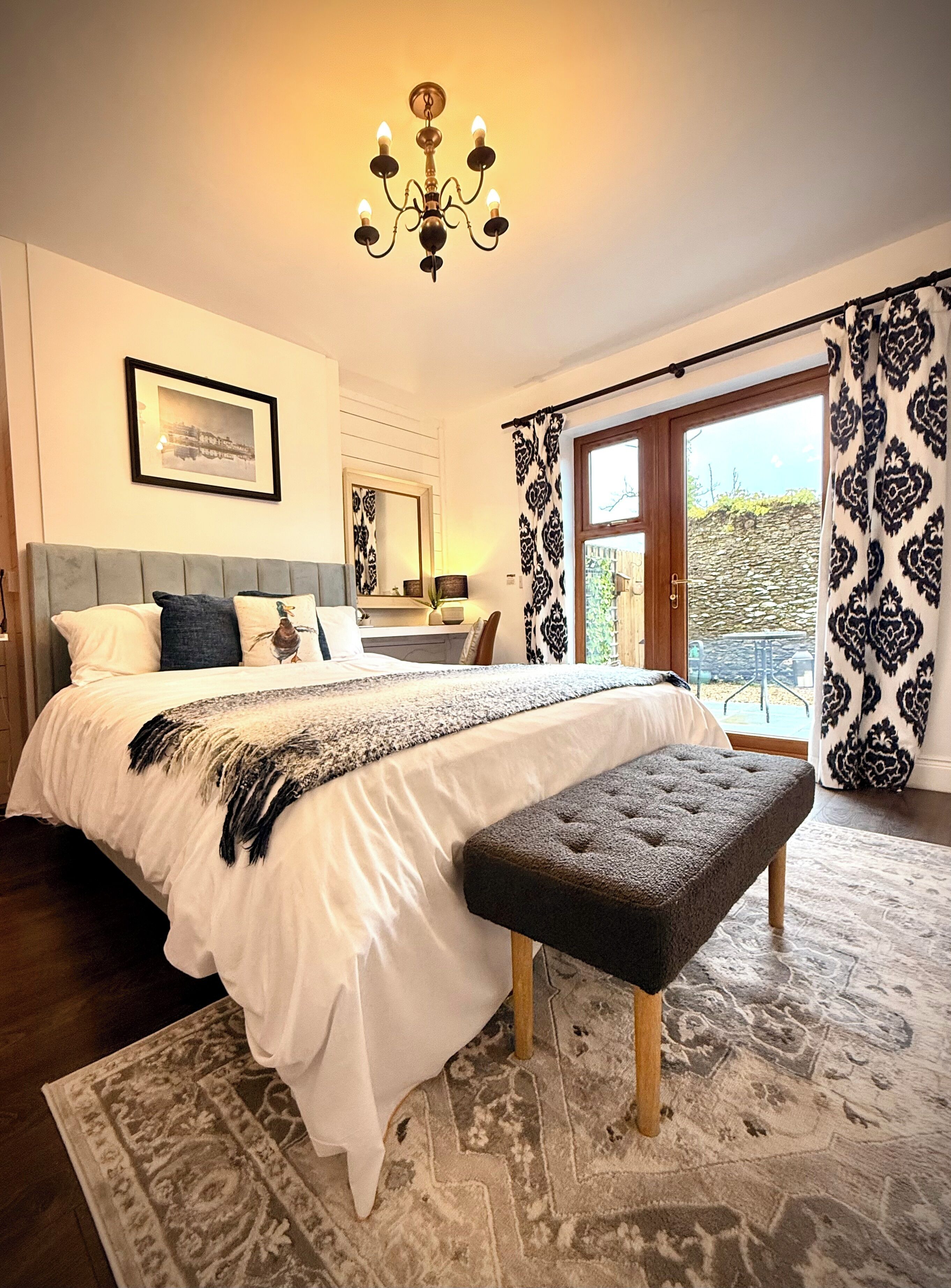 3 Schlafzimmer, Schreibtisch, Bügeleisen/Bügelbrett, WLAN