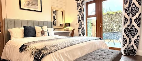 3 bedrooms, desk, iron/ironing board, WiFi