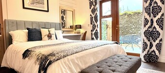 Harriet's Cottage. Chic & Cozy, Walk Everywhere!