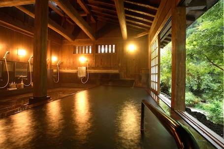 Free toiletries, hair dryer, slippers, bidet. Kurokawa Onsen Yumerindo