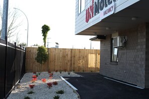 Exterior - Uni Motel (Hamilton)