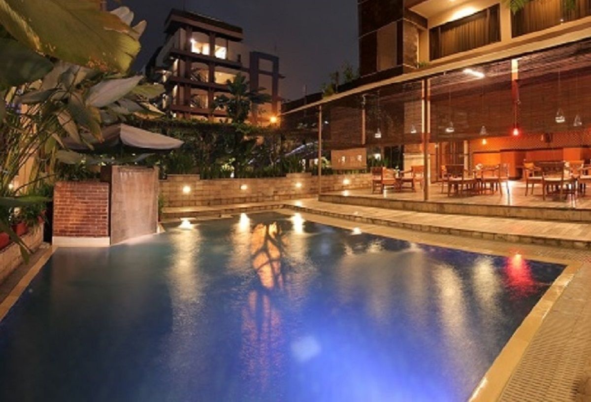 2 piscines extérieures