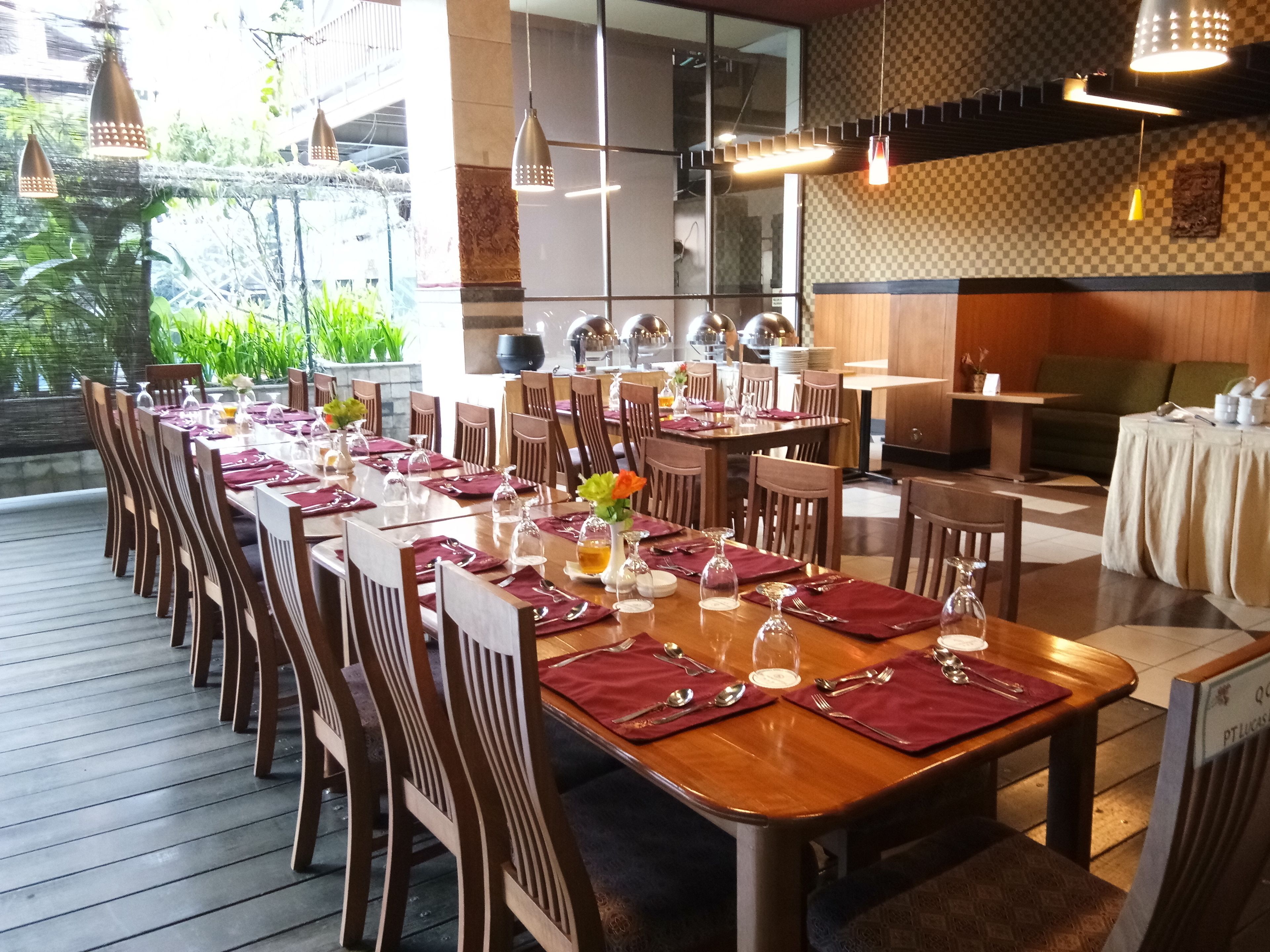 Aperto a colazione, pranzo e cena, cucina indonesiana 