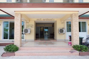 Front of property - ST Apartment (Samut Sakhon)
