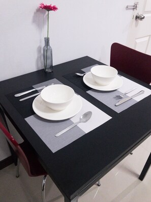 1 Bedroom Apartment | In-room dining - The Icon Service Apartment (Si Maha Phot)