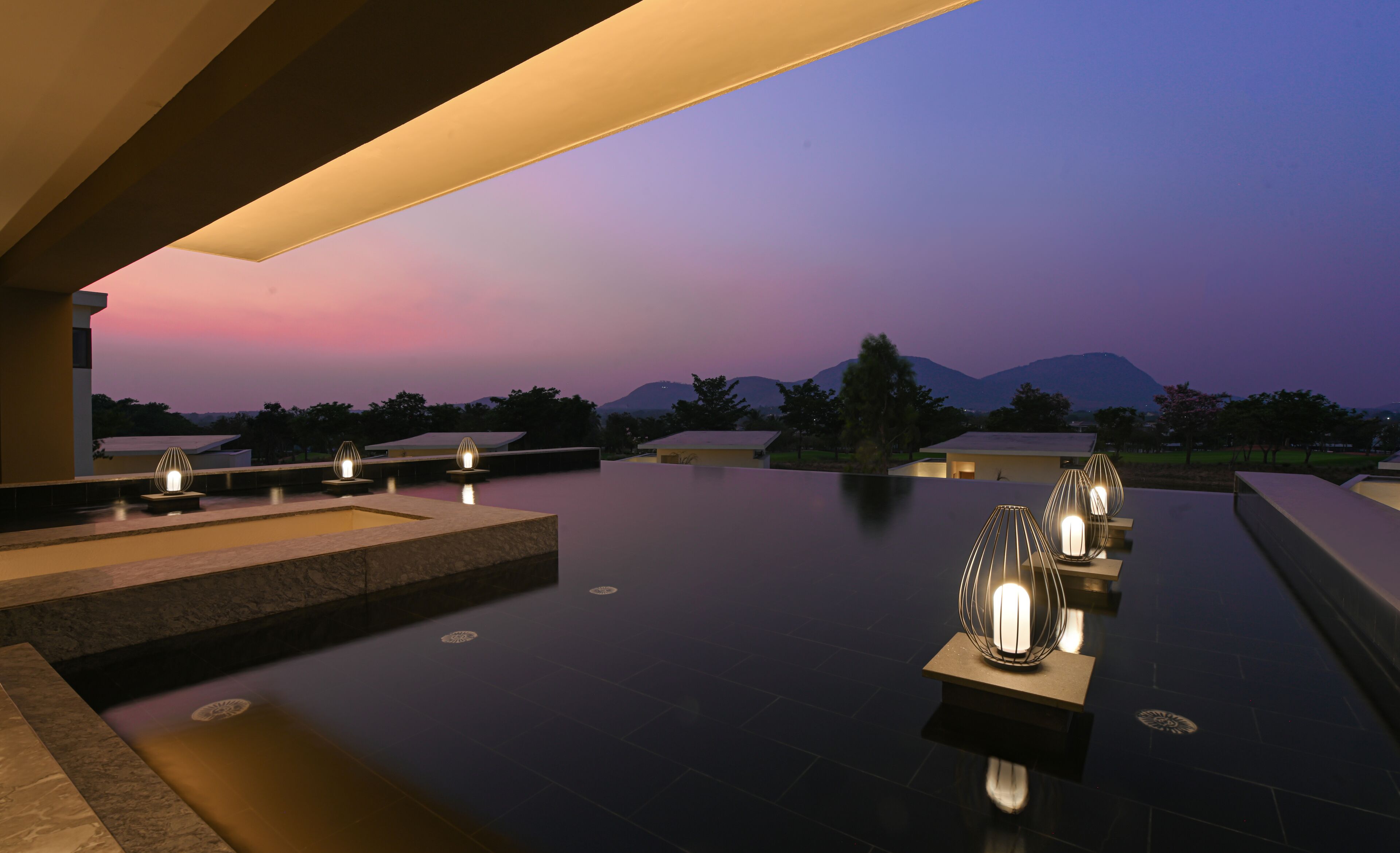 Couples treatment room(s), sauna, hot tub, steam room, body treatments