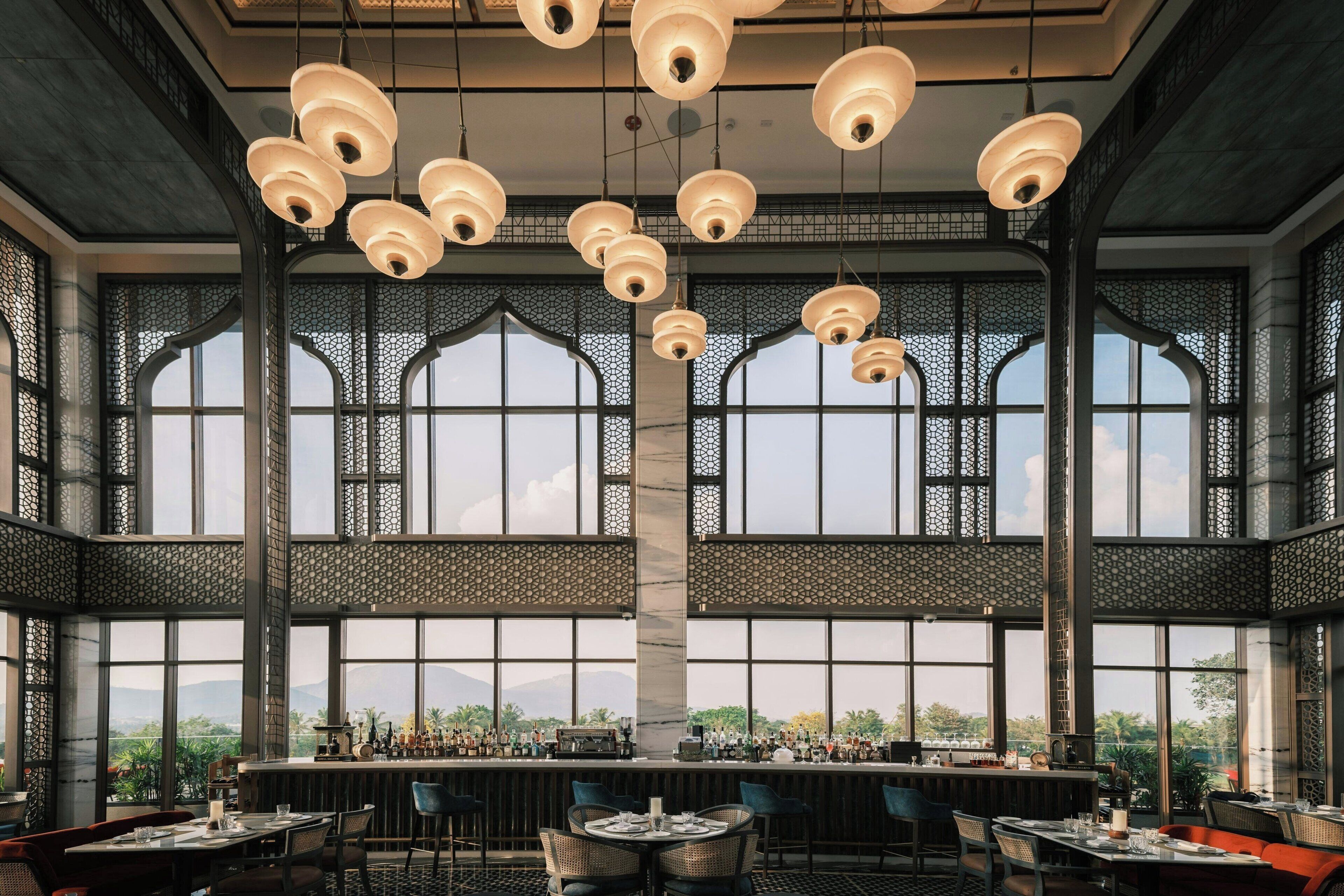 6 restaurants, international cuisine