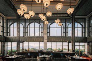 6 restaurantes, cocina internacional