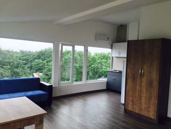 Deluxe Apartment, 1 Bedroom | Living room