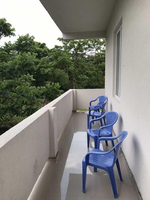 Apartamento superior, 2 habitaciones | Balcón