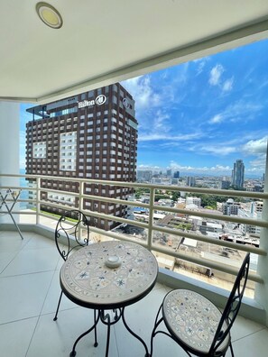 Studio Room with City View | Terrace/patio - Viewtalay6 by Pat 42 (Pattaya)
