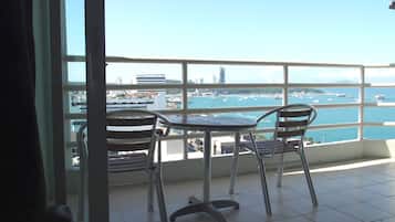 Studio Room with Sea View | Balcony