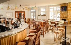 Bar (on property) - Charing Cross Hotel (Queens Park)