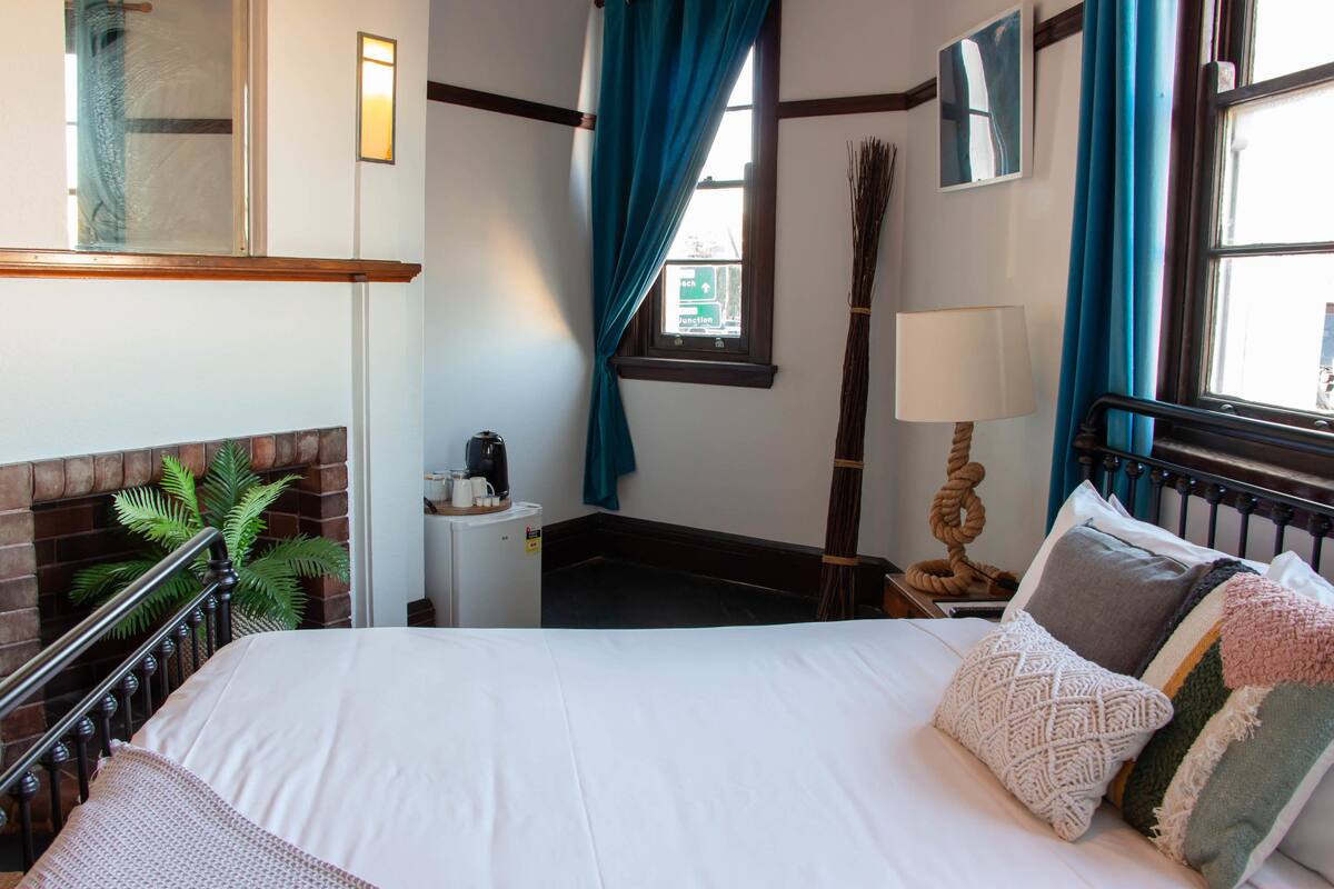 King Room with Ensuite Bathroom