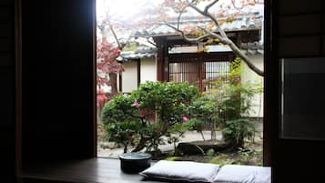 Chambre Triple Classique, non-fumeur | Vue de la chambre